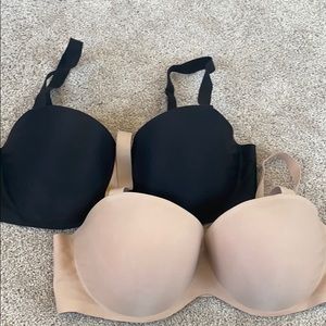 2 lightly lined balconet bras